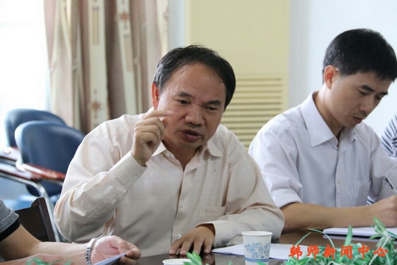 学校召开实验室建设与安全管理工作委员会工作会议